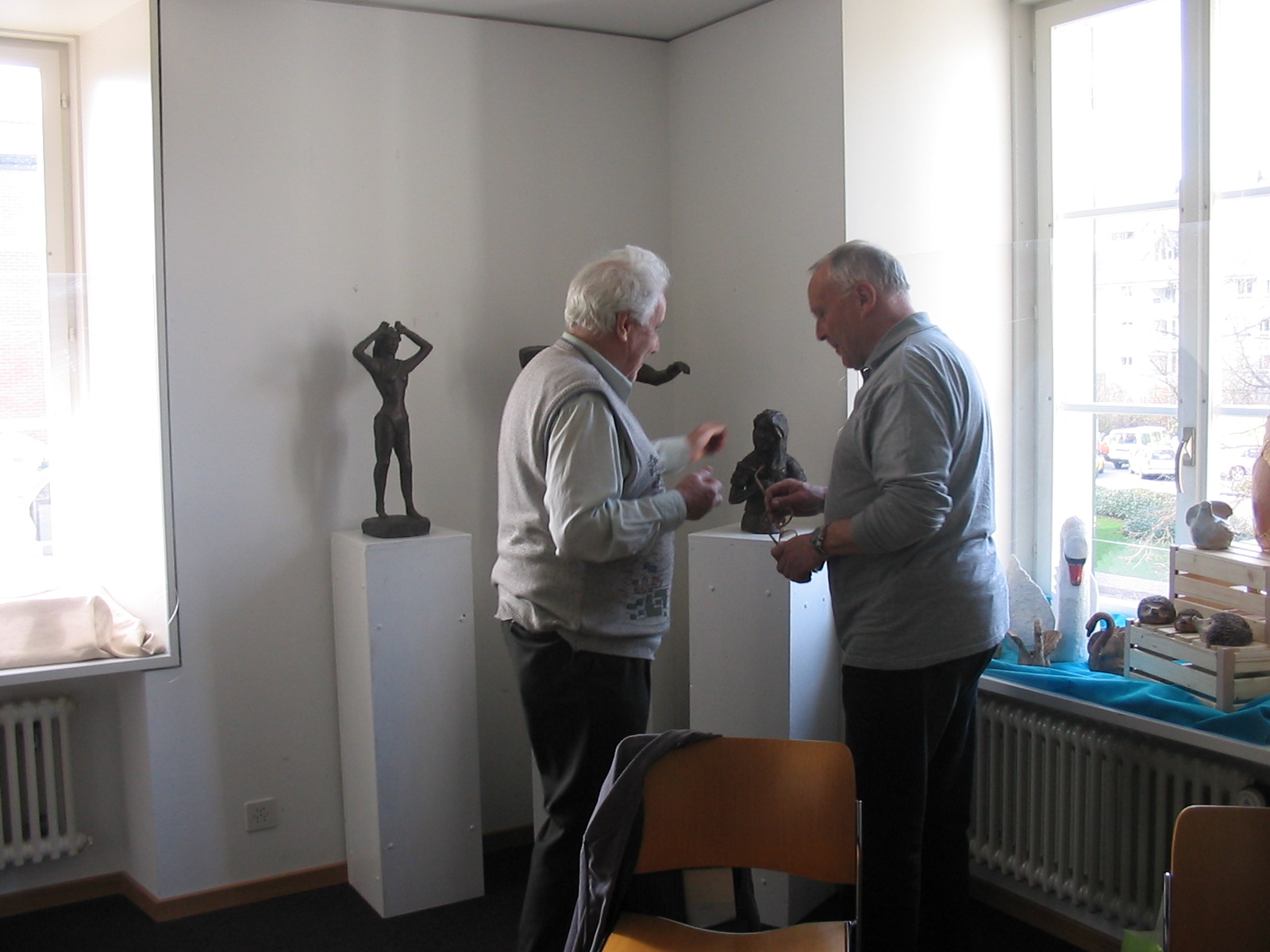 Skulpturen von Hans Clavadetscher an der Vernissage